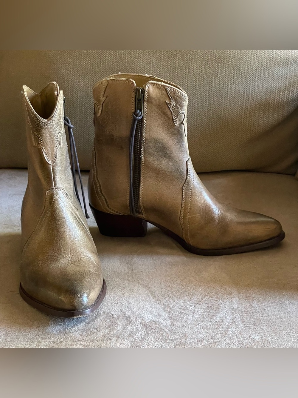 Free People Tan Leather Western Zip Ankle Boots size 37.